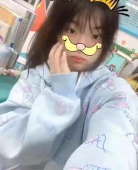 郑州东站的学生，不是太漂亮主打一个嫩