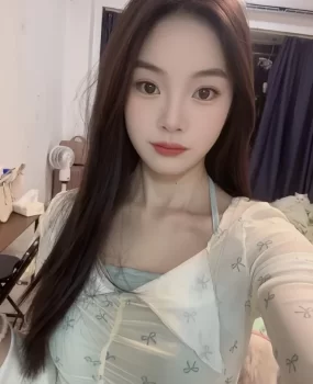 白虎巨乳白嫩妹