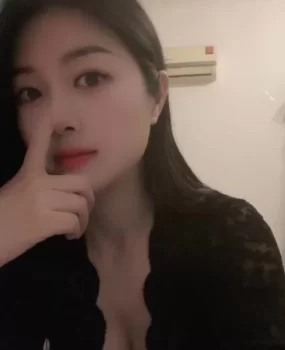 天河巨乳翘臀少妇