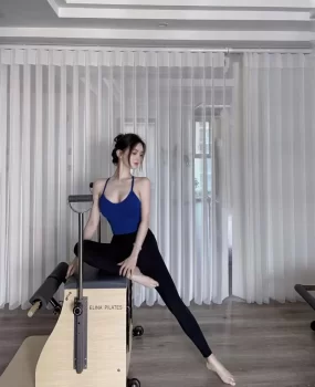 健身房美操教练御姐老师身材真棒叫声爽