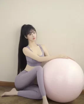 身材匀称谨慎瑜伽服卖瑜伽课纯欲天花板水嫩妹