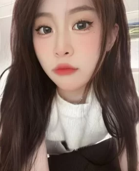 万达B座，02年大学生