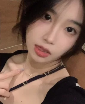 粉颈酥胸大长腿，穴紧粉嫩完美炮架