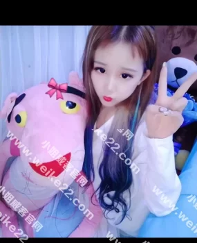 性感的小美女皮肤滑嫩洋洋