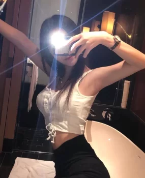 新发现兼职大学生，三点粉的，身材火辣，可内色