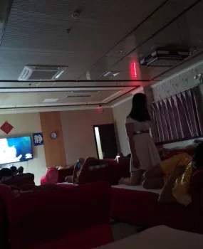 洗浴便宜漂亮的妹子